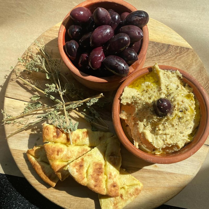 hummus-oliwki-pita